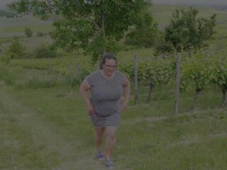 Señora mercedes - masturbación en la countryside parte 1: al aire libre madura xxx vídeo
